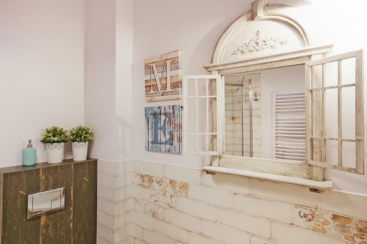Old Town Apartment *