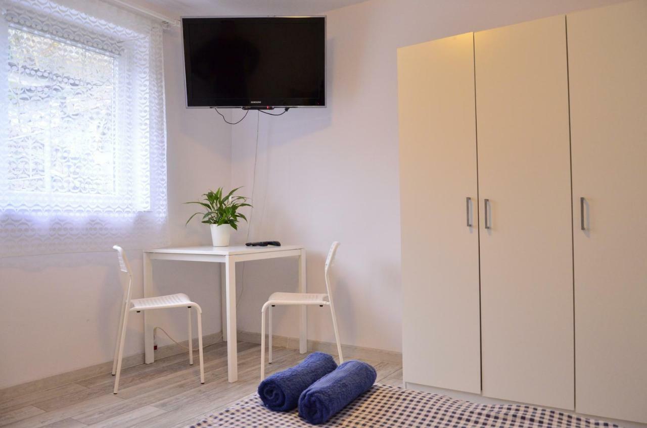Apartment White *