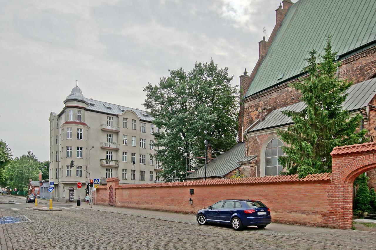 Old Town Apartment *