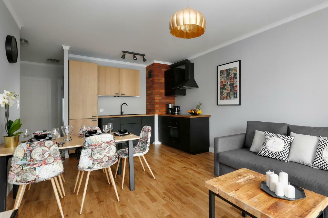 Short Apartment *