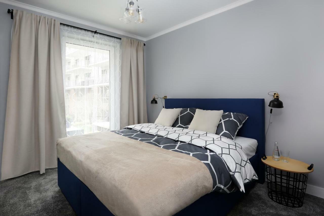 Apartment Short *