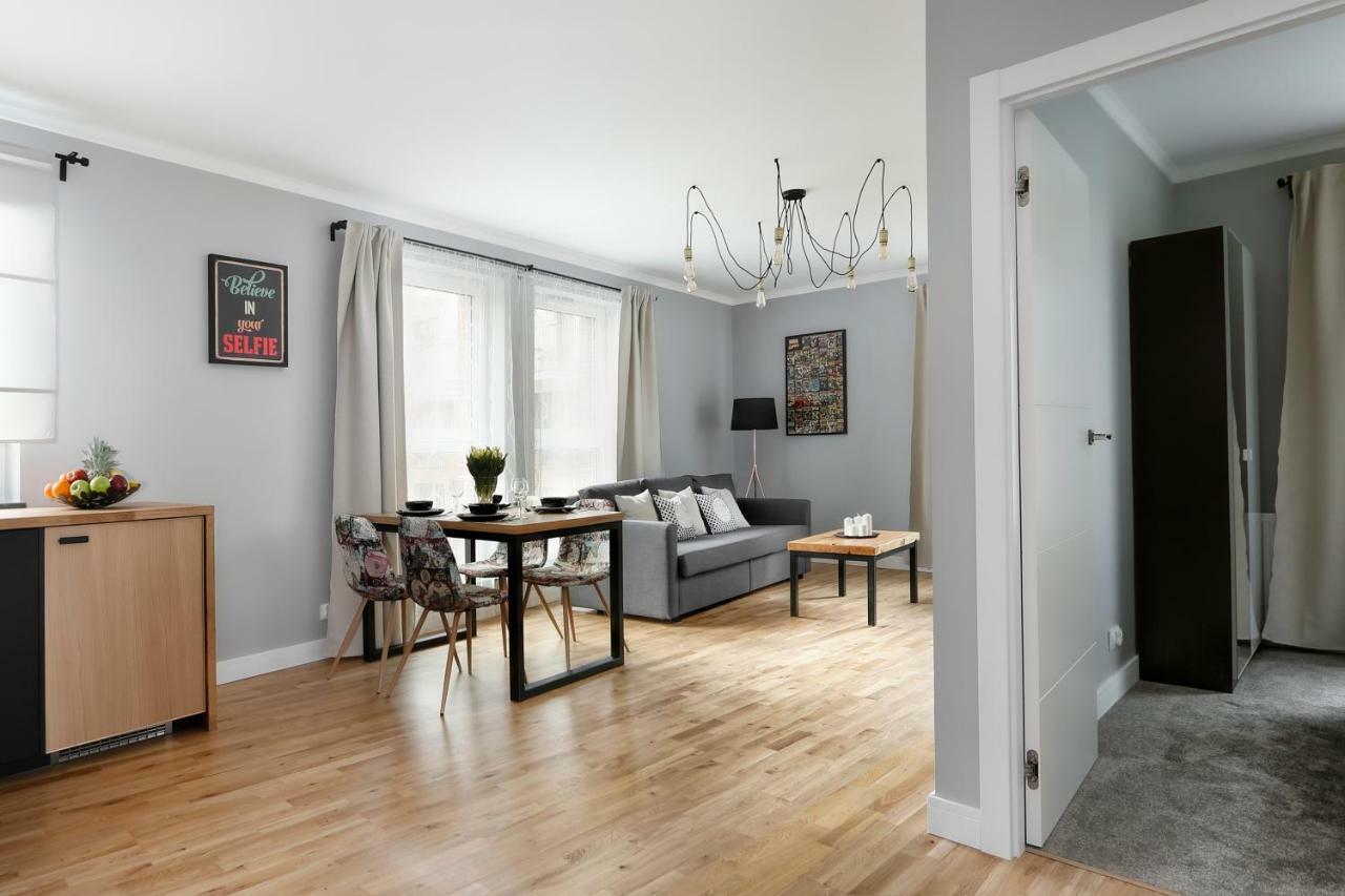 Short Apartment *