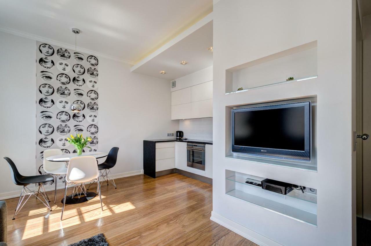 Stylish In Heart Of Oldtown Apartment
