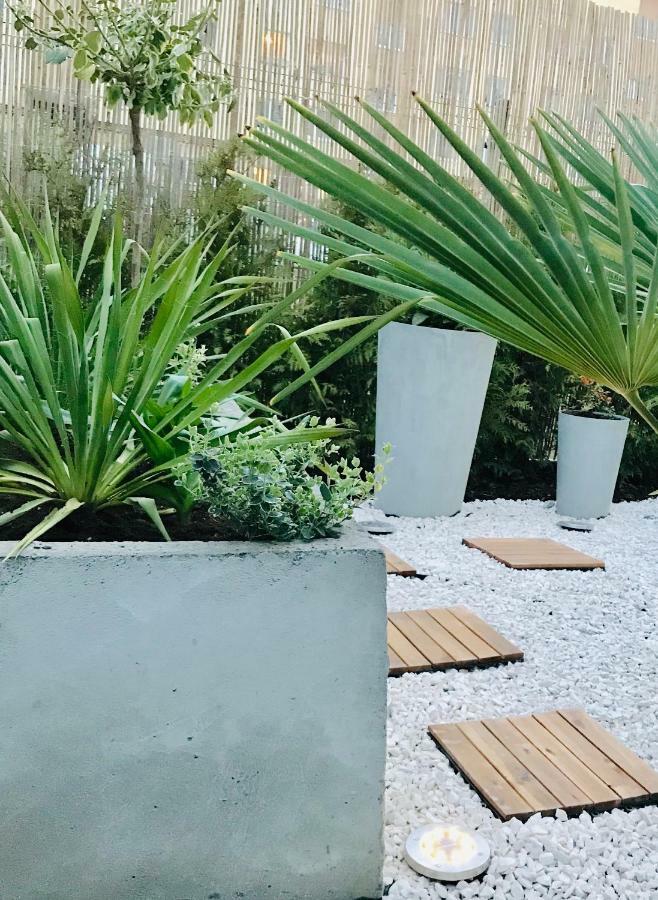 & Garden In The Old Town Apartment