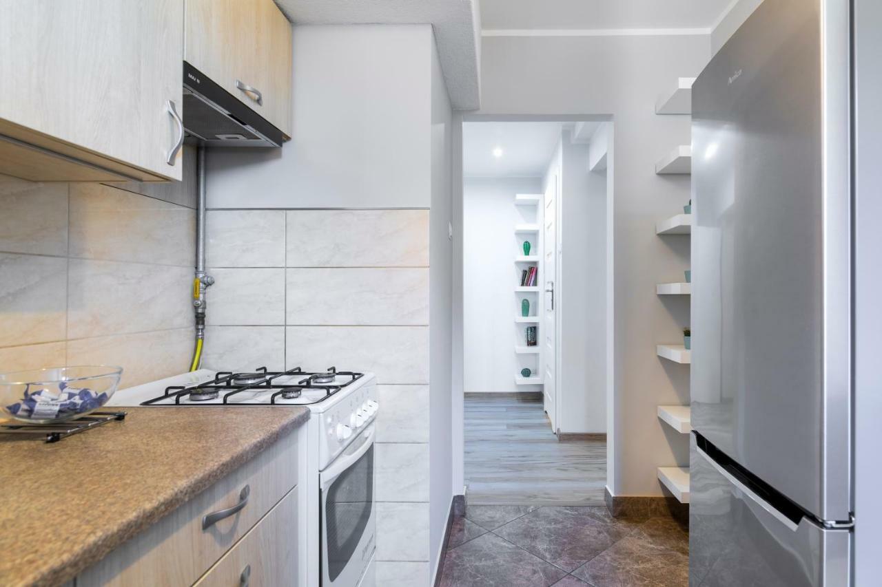 Lägenhet På 62 M² I Gammal Förort, Med 2 Sovrum Och 1 Badrum Lägenhet *