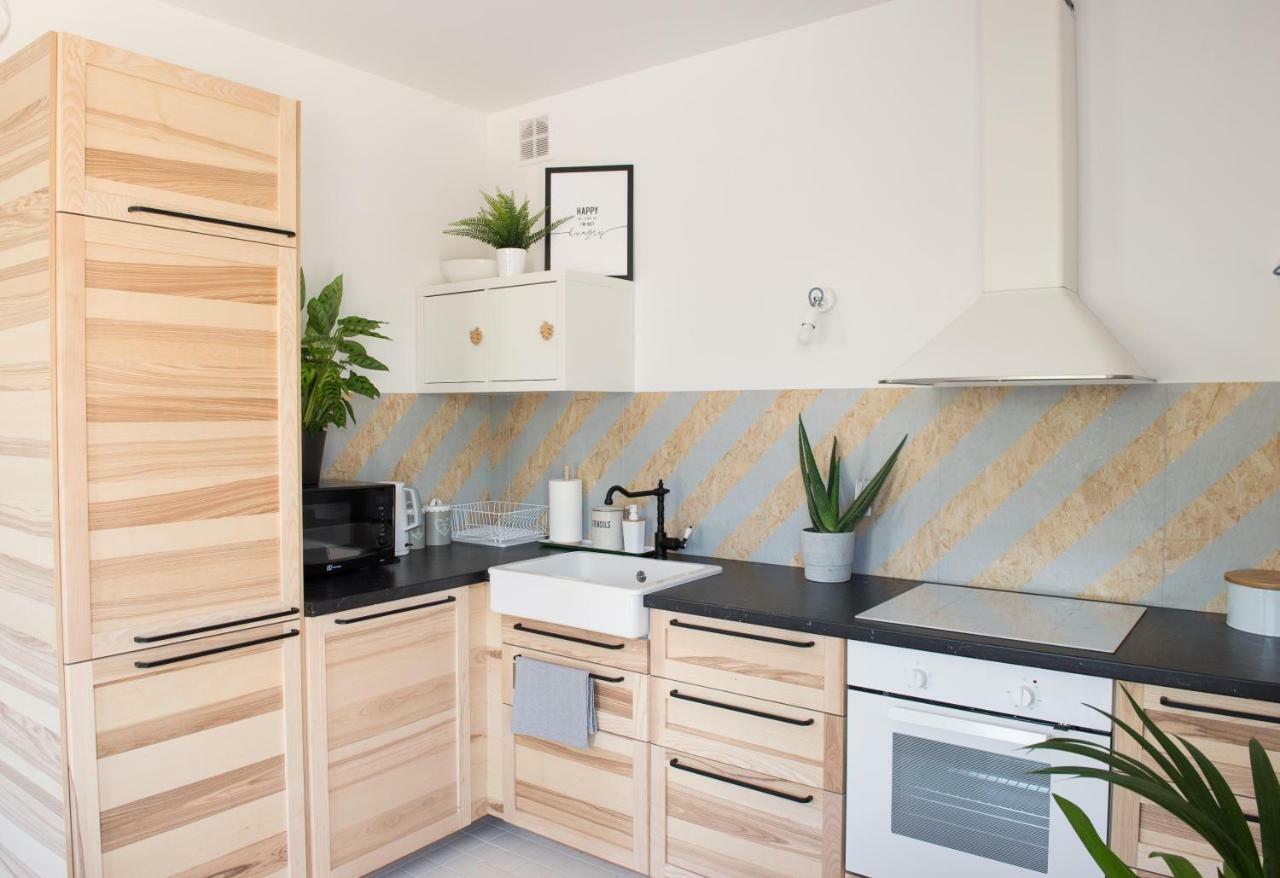 Family With Garden Apartment