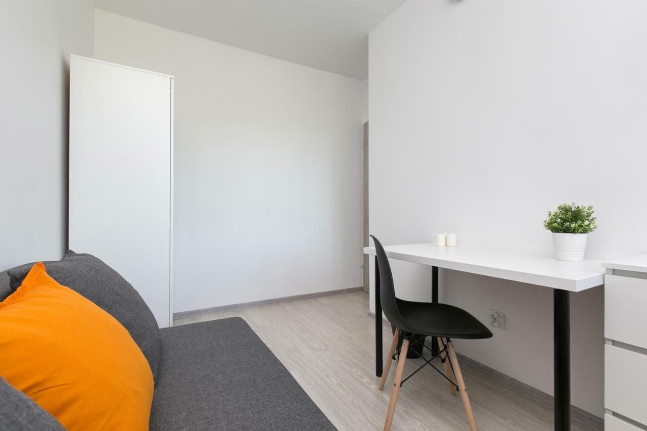 Rooms4less *
