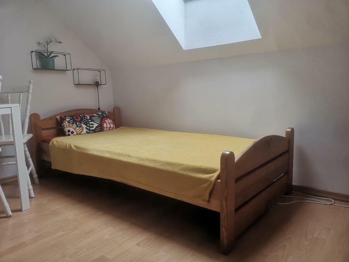 White Homestay *