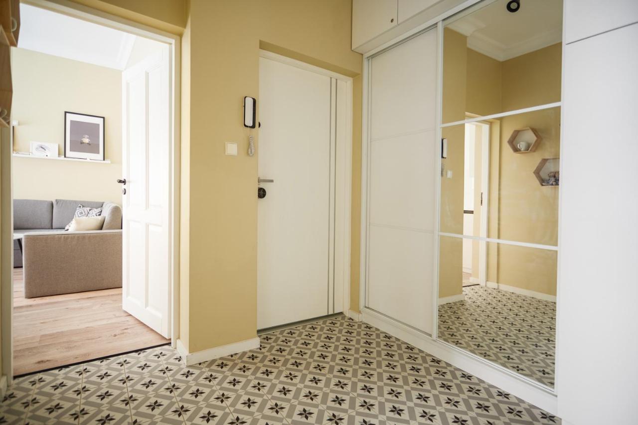 Ropemaker Street Apartment *