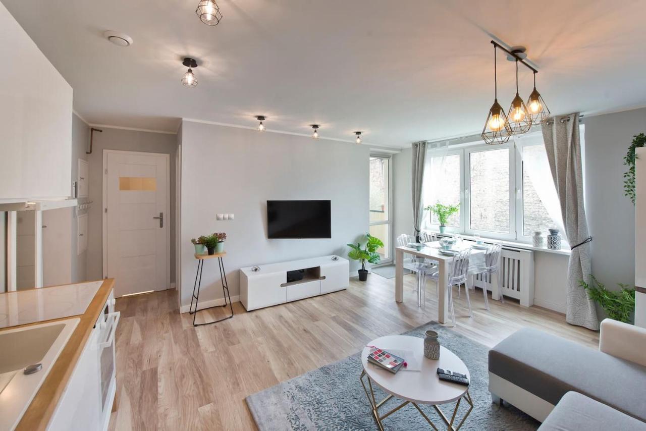 Hip In Vibrant Centrally Located In Old Town *
