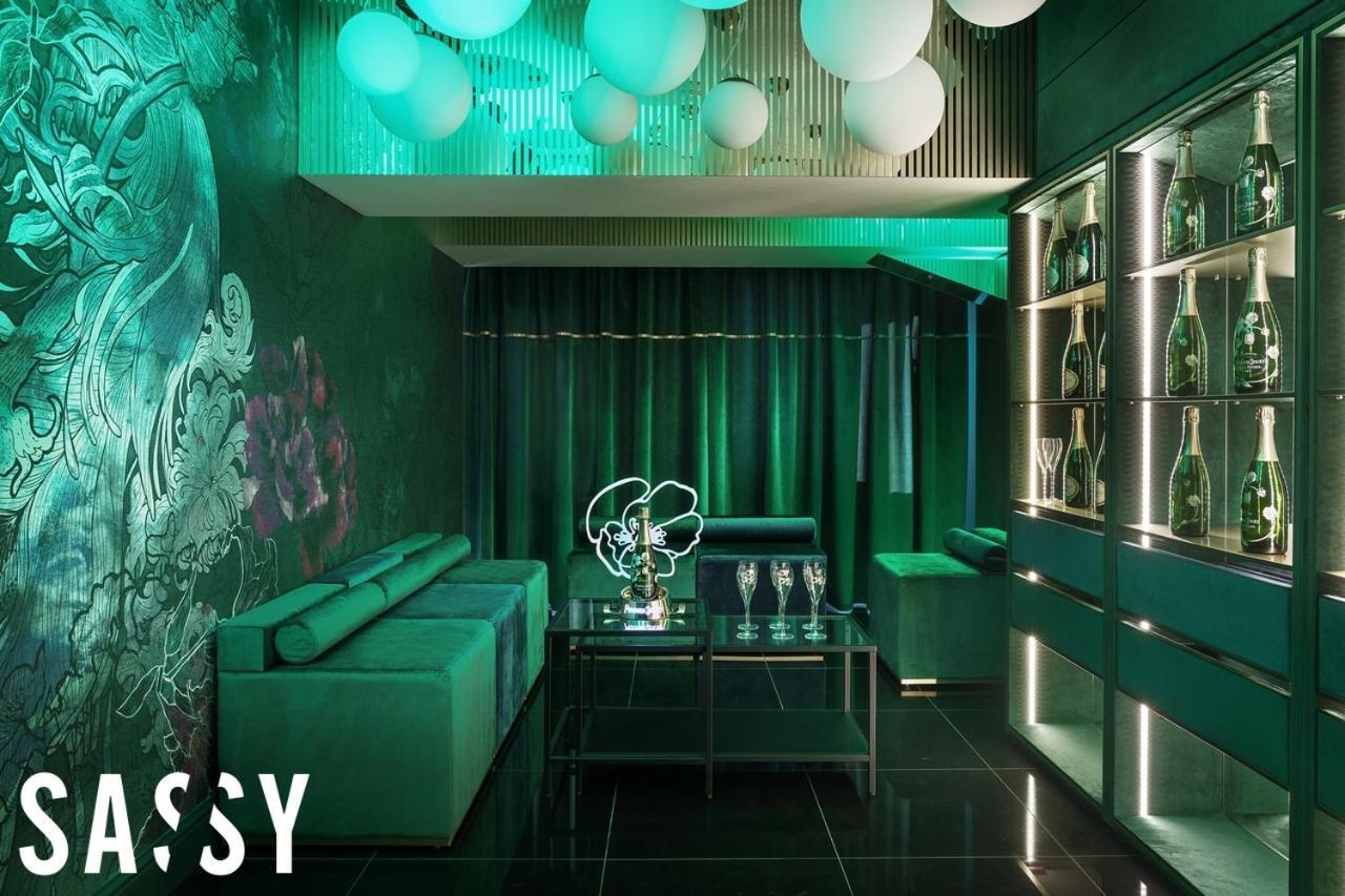 Apartment Sassy Suites *