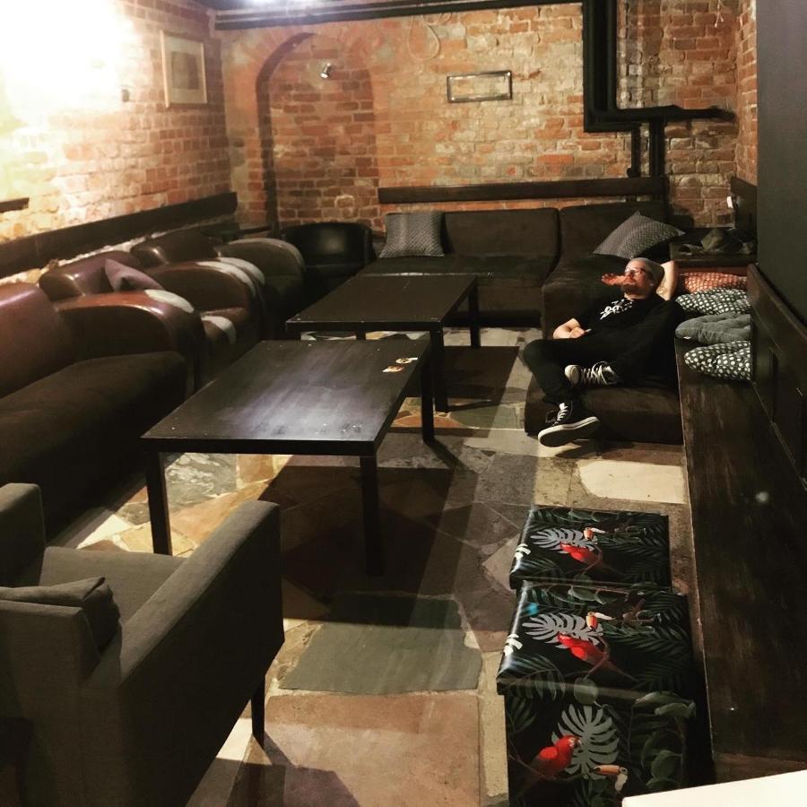 High 5 Hostel *