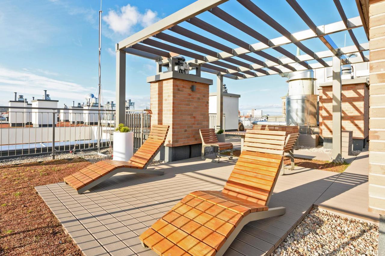 Long Gardens Triapart Apartment