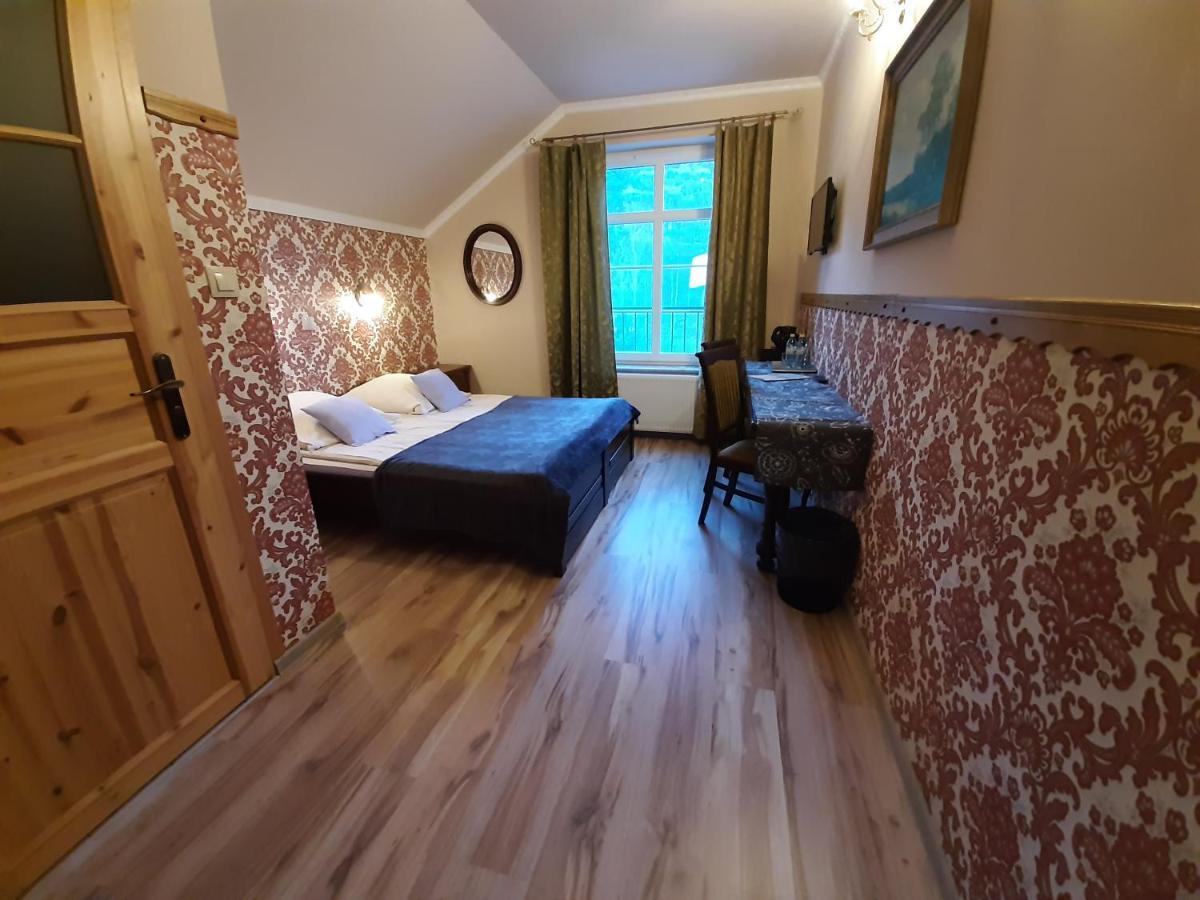 Dworek Bursztynowe Piaski Bed & Breakfast *