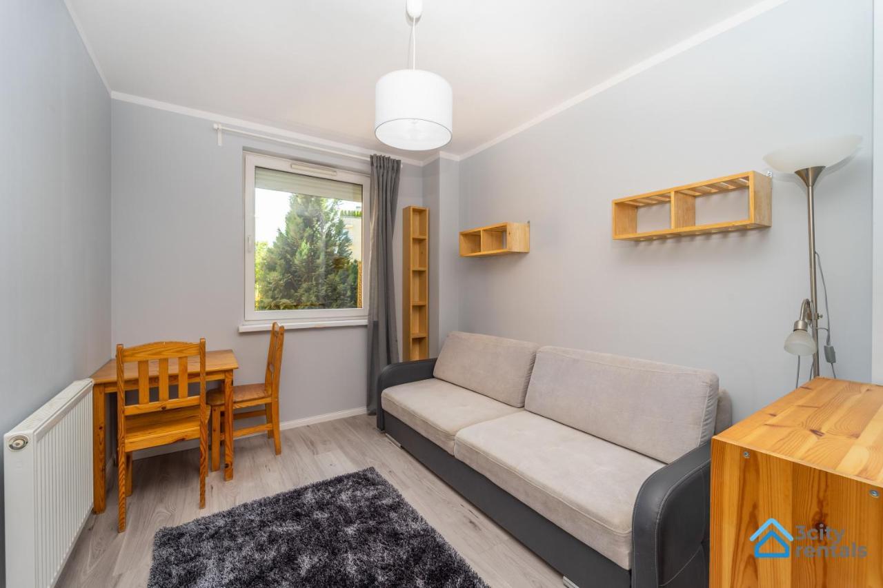 Apartment For 10 With Garden And Parking