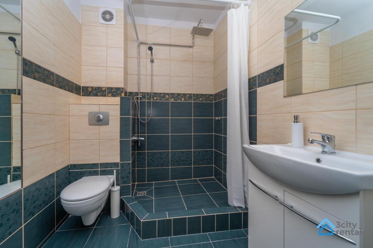 Apartment For 10 With Garden And Parking Gdansk