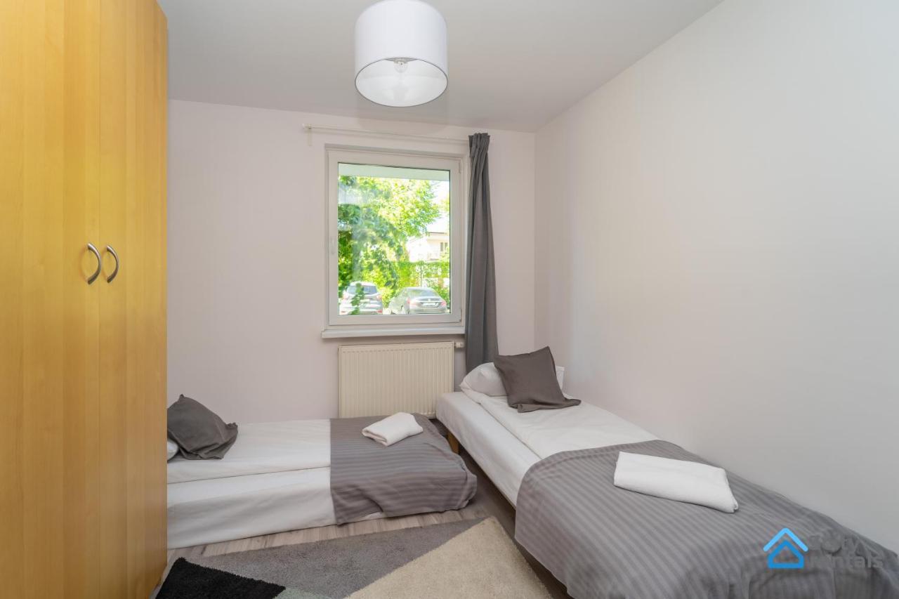 For 10 With Garden And Parking Apartment