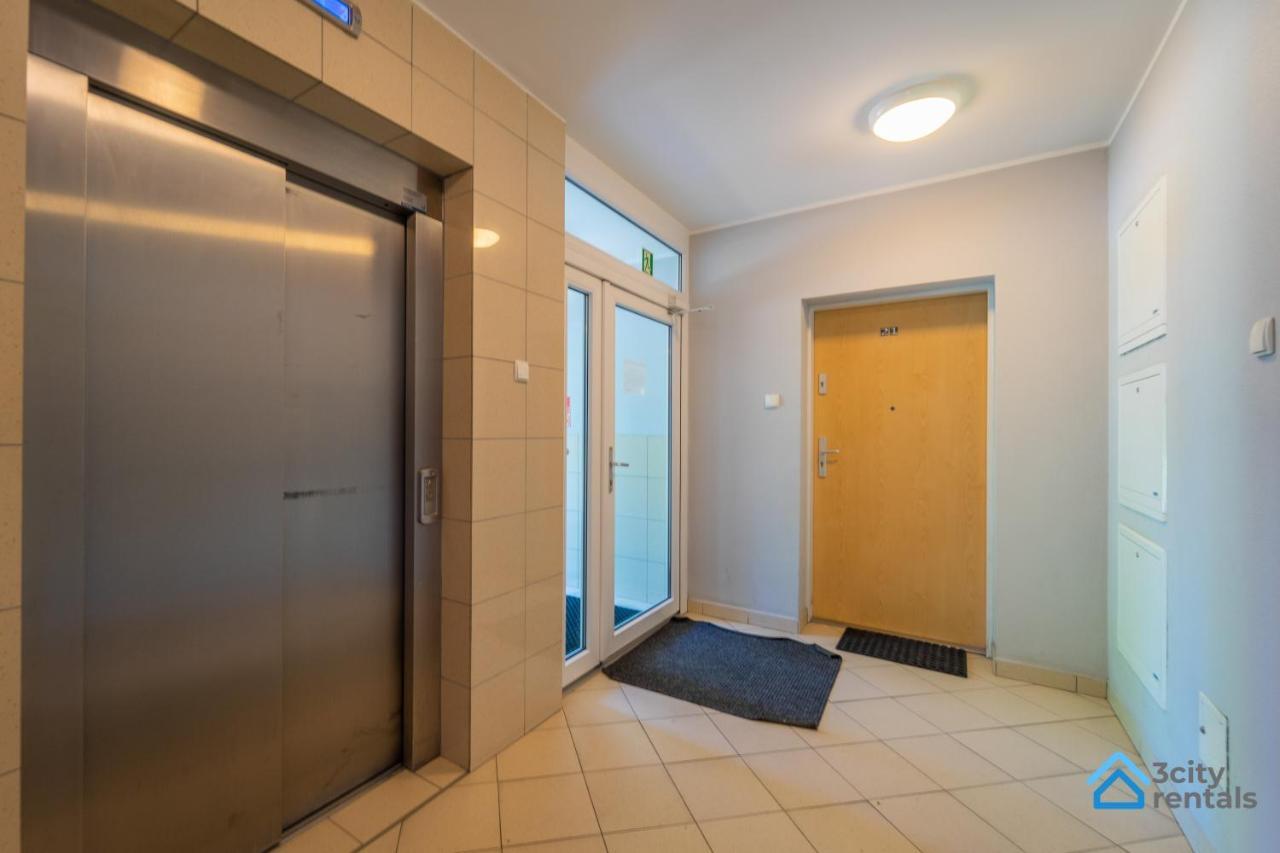 Apartment For 10 With Garden And Parking Gdansk