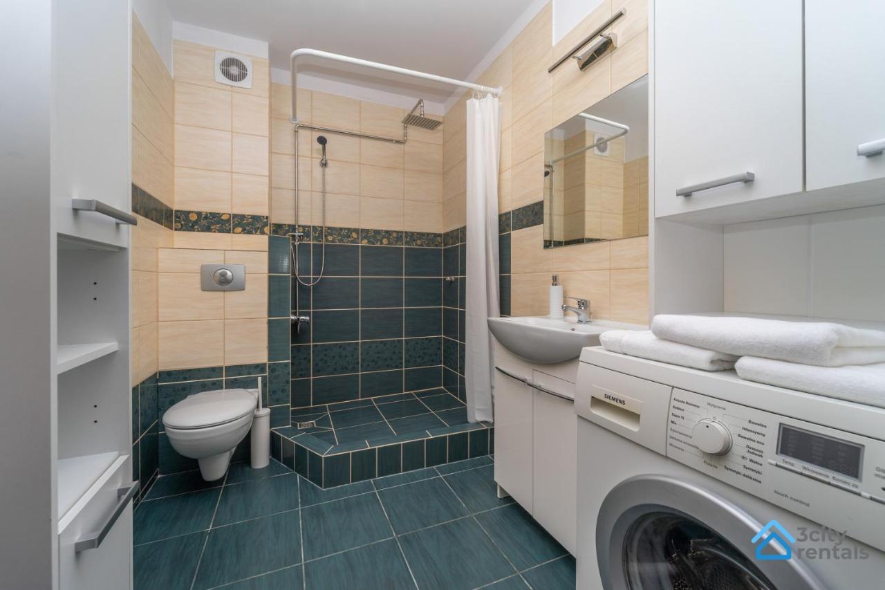 Apartment For 10 With Garden And Parking Gdansk
