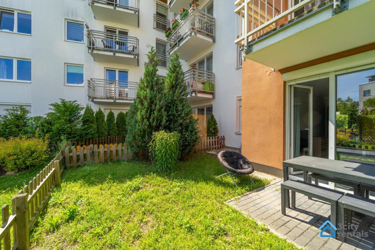 Apartment For 10 With Garden And Parking