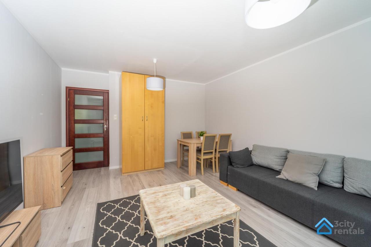 Apartment For 10 With Garden And Parking Gdansk