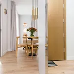 Gold Rentyear Apartments