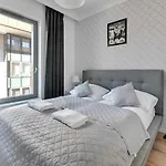 Grand Apartments - Modern Old Town Apartment