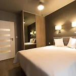 Apartlogy Aura2 78 - Experience Intelligent Living While Travelling