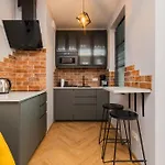 Doki Studio Montownia By Grand Apartments