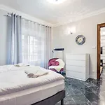 Heart Of Oldtown Apartment