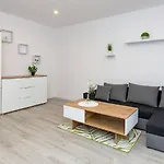 Happy Street Apartment