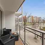 Riverfront By Downtown Apartments
