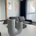 Zurawie Modern Apartment