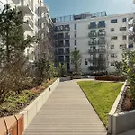 Zurawie Modern Apartment