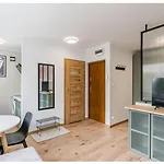 Afrodyta Apartment - Charming Place, 15 Minutes To Gdansk Old Town & 5 Minutes To Seaside