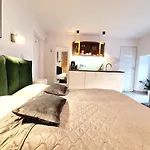 Apartment In The Gate Of Chlebnicka - View Of Motlawa