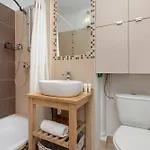 Bright Studio With Desk Ideal For Remote Work By Noclegi Renters