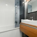 Modern Apartment With Parking & Balcony By Noclegi Renters