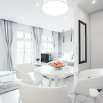 Viu White Moon Apartment