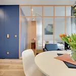 Platinium Top Floor City View