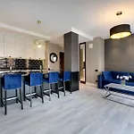 Blue Mandarin Apartments - Riverside
