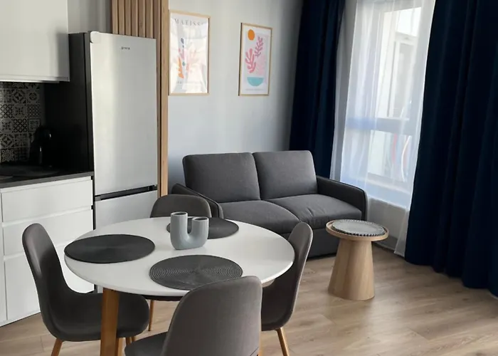 Zurawie Modern Apartment