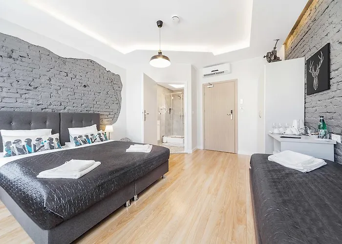 Six Suites, Old Town