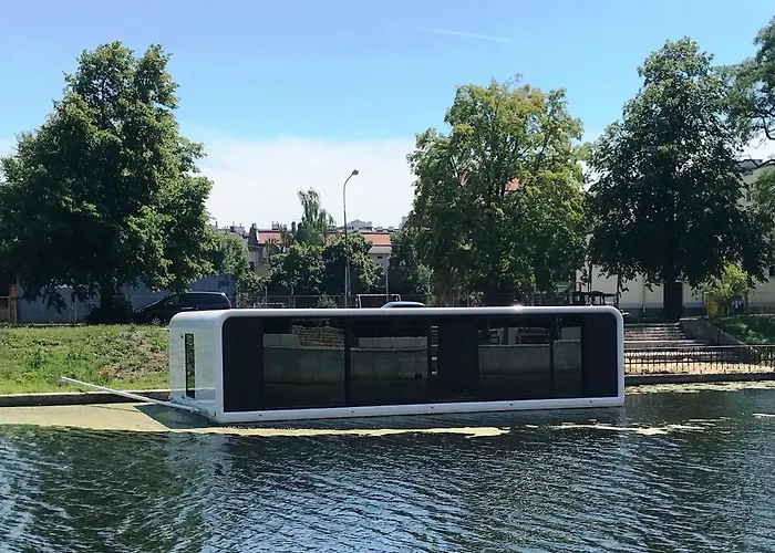 Dom Na Wodzie - Flohotel