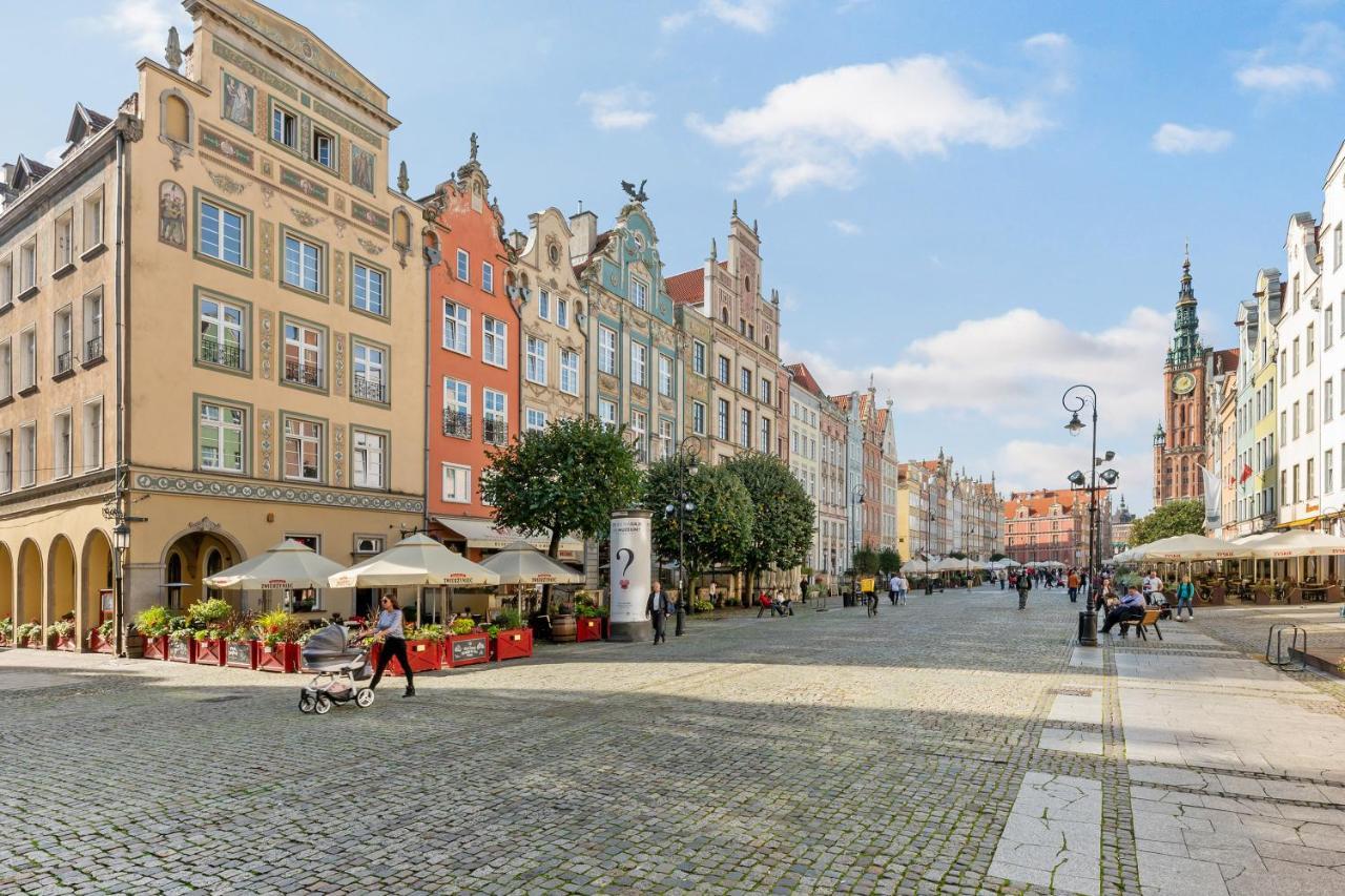 Dlugi Targ Street, Main Old Town & Riverside By Downtown *