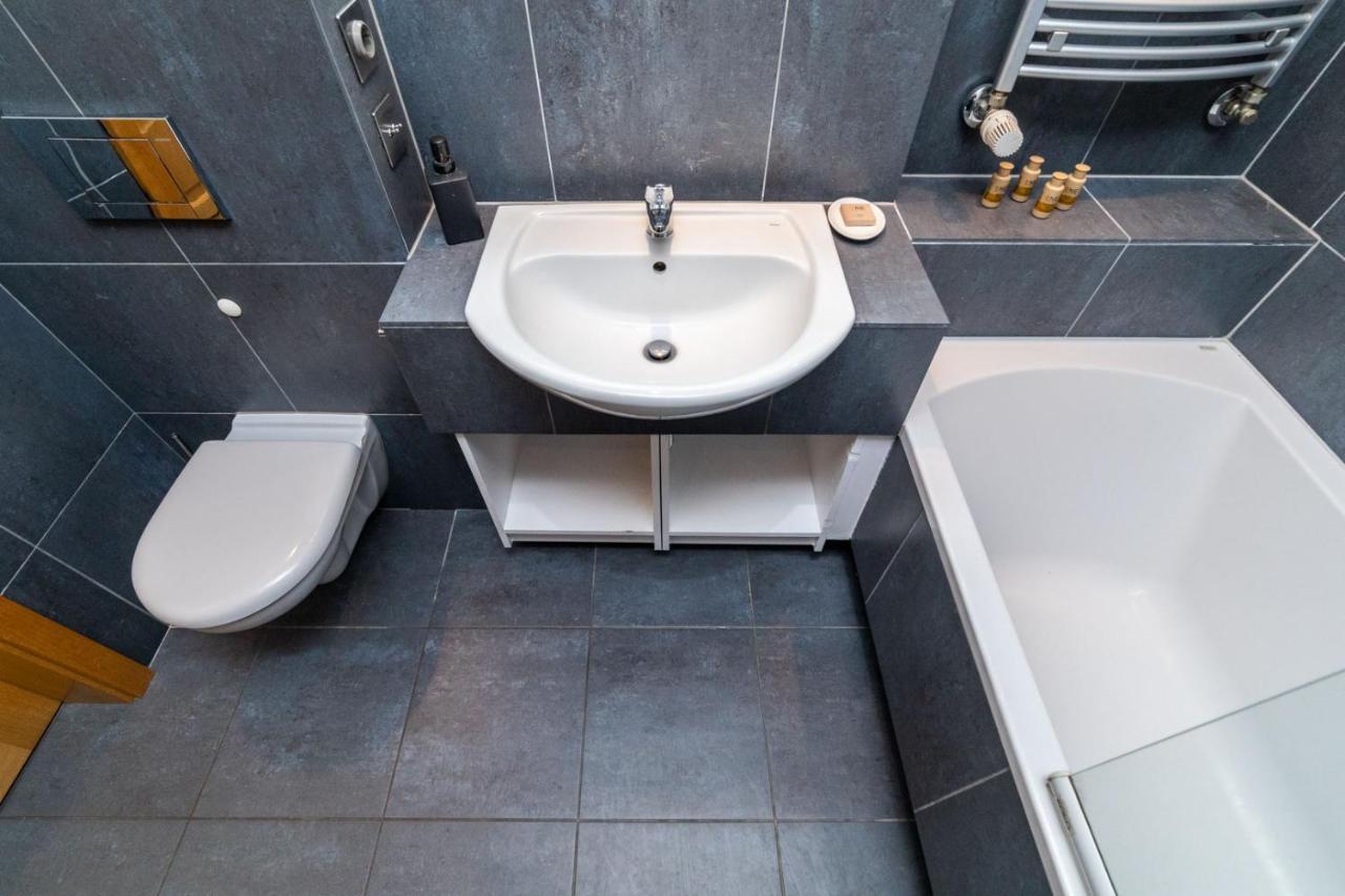 Grey By Oneapartments Apartment