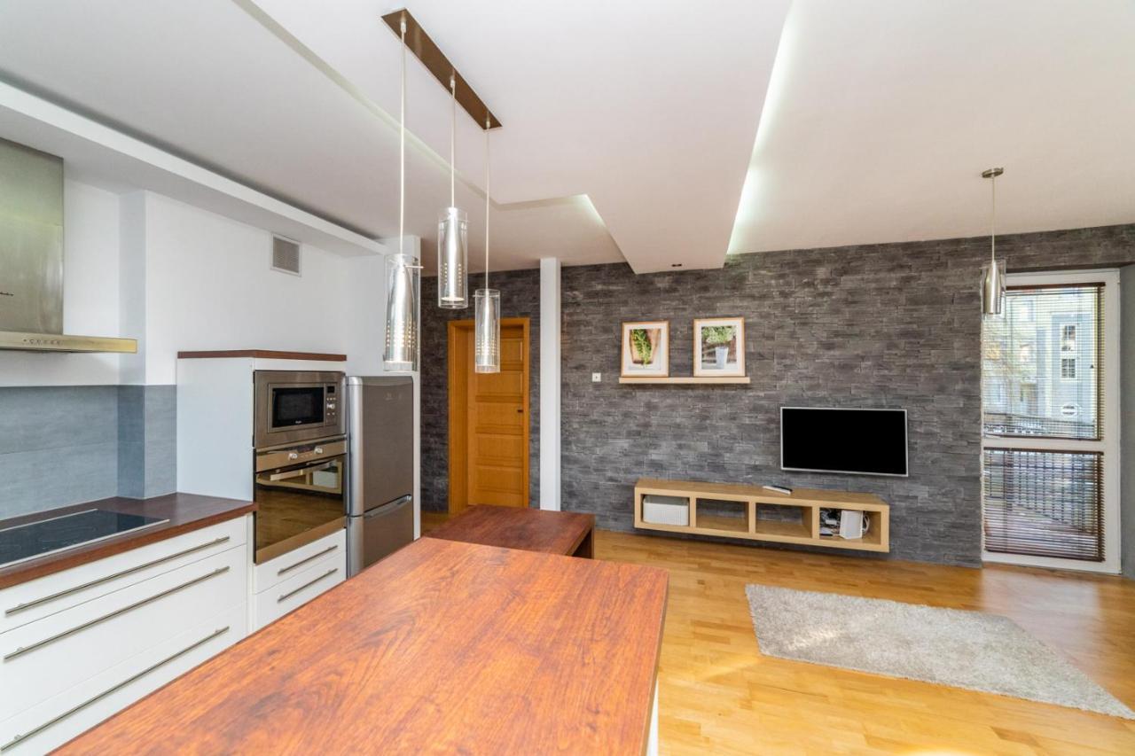 Grey By Oneapartments Apartment