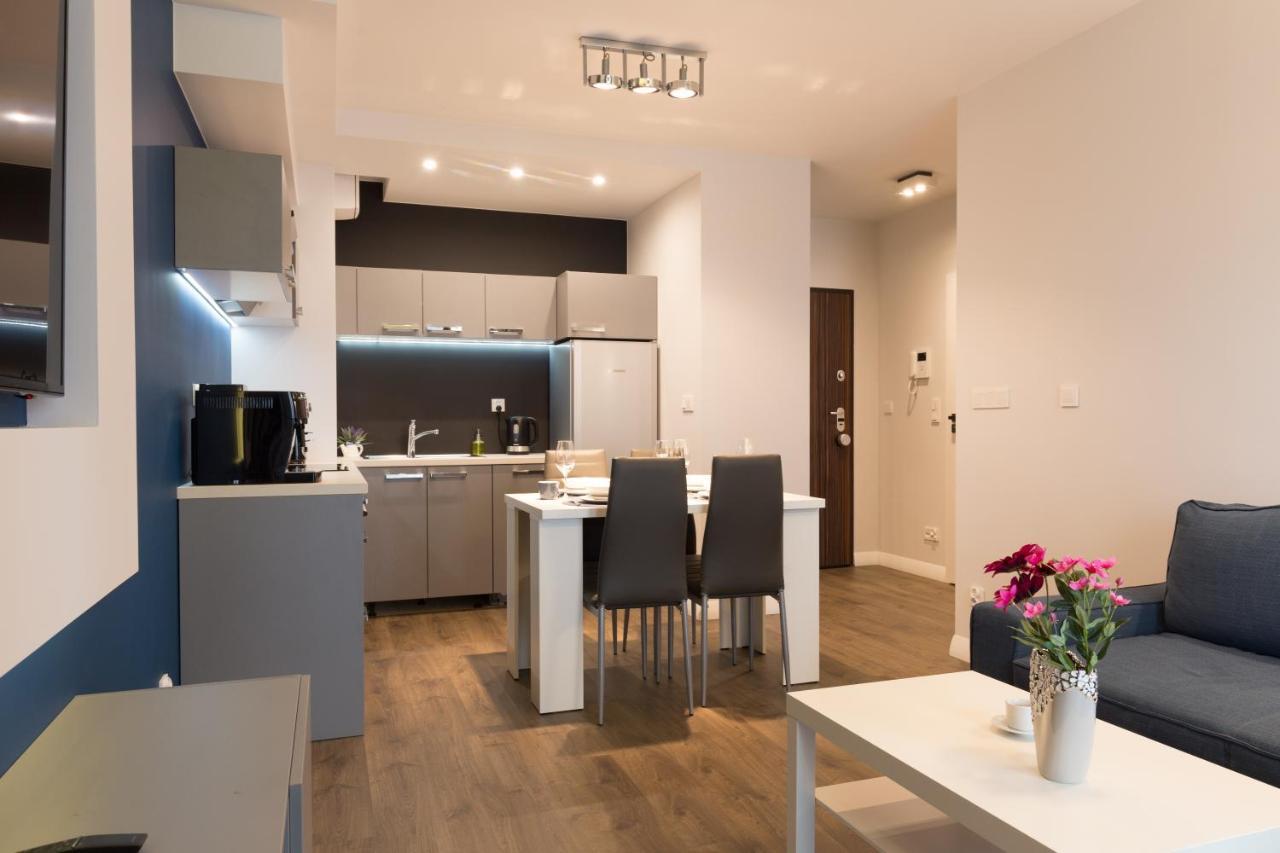 Apartlogy Aura2 78 - Experience Intelligent Living While Travelling *