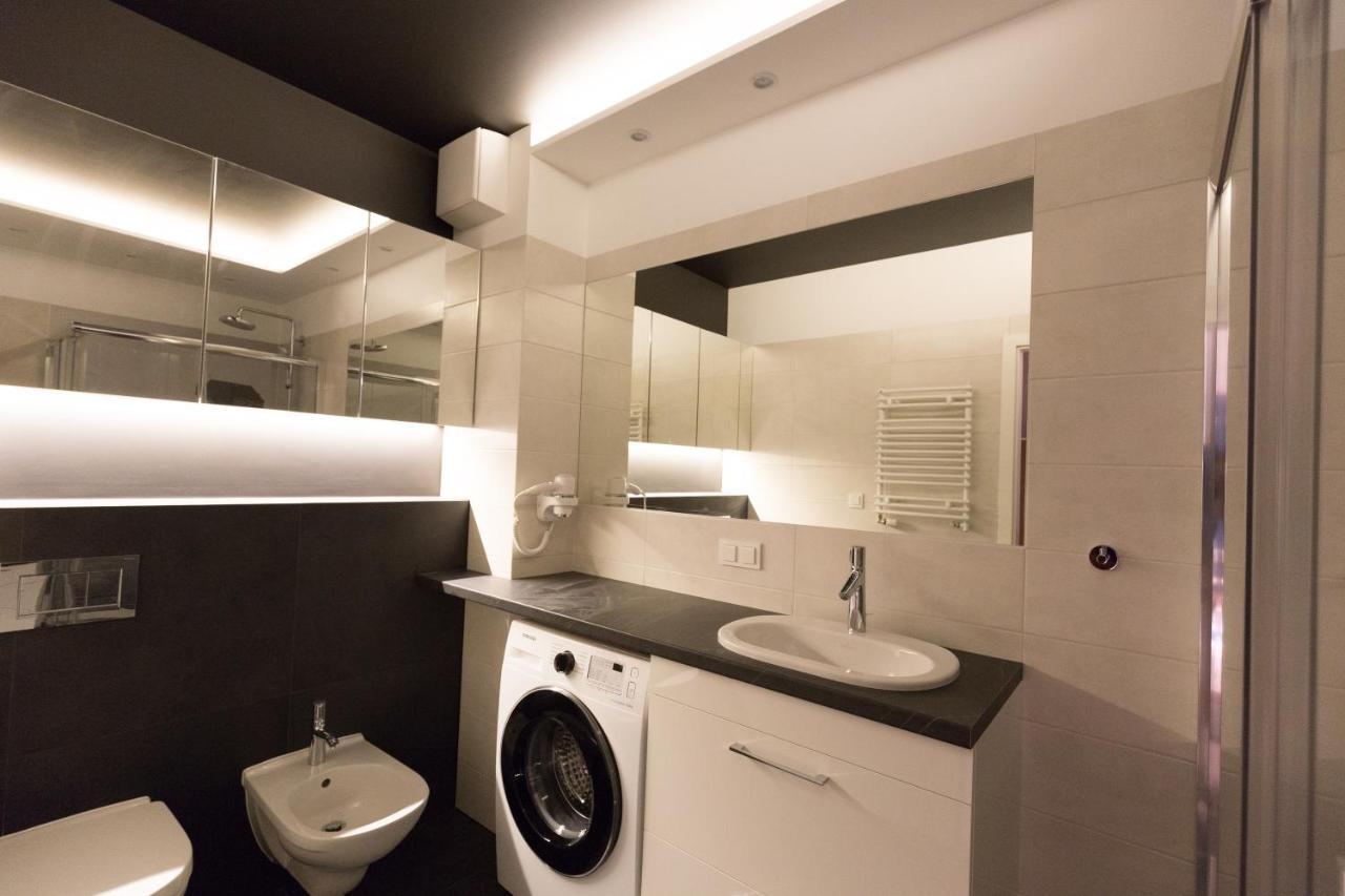 Apartlogy Aura2 78 - Experience Intelligent Living While Travelling *