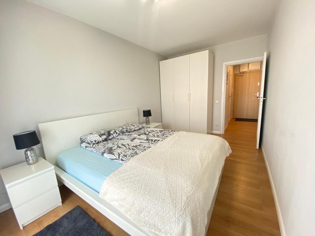 Huoneisto Ann Apartament Sea View